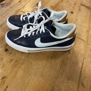 Nike Court Royale Classic Leather Sneakers Men 7.5 Women’s 9 Navy White Tan